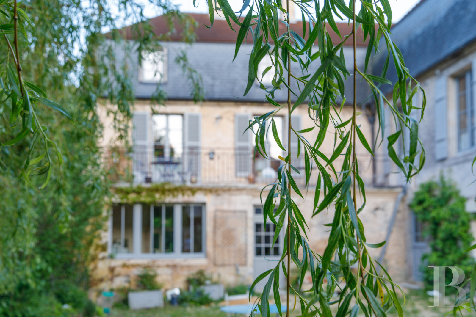 En Normandie, à Falaise, une maison des 17e et 18e siècles au cœur d’un quartier historique - photo  n°36